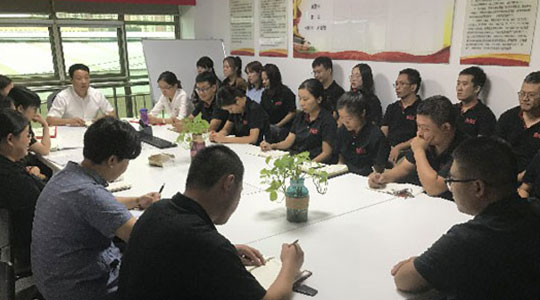 德瑞克儀器2019年第三季度大會(huì)報(bào)道，外貿(mào)銷售部領(lǐng)取5000元獎(jiǎng)金！